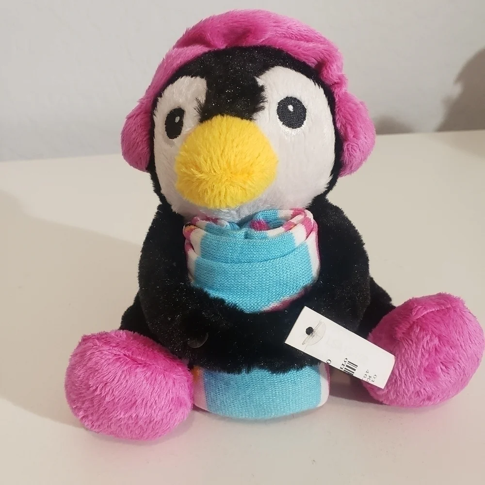 Plush penguin with a pair of long socks (4 in total )